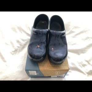 SOLD Dansko nursing shoes